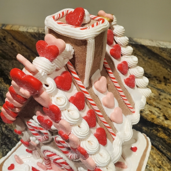 Valentine Hearts Gingerbread House-NWT - Picture 5 of 11